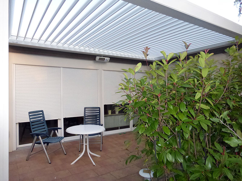 Alu Lamellenterassendach in antrazit von TKS Bauelemente und Sonnenschutz aus Neuss