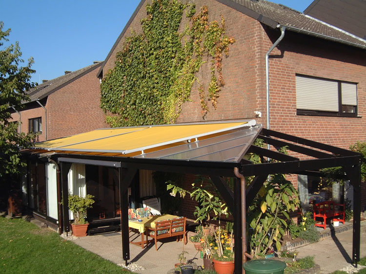 Terassendach aus Holz von TKS Bauelemente und Sonnenschutz aus Neuss